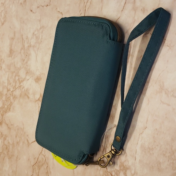 Travelon new green canvas wristlet wallet - Picture 2 of 4